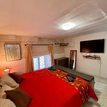 Séjour chez l'habitant Ensuite With Private Kitchen In A Typical Maltese Townhouse Sliema