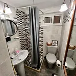 Kwatera prywatna Ensuite With Private Kitchen In A Typical Maltese Townhouse Sliema