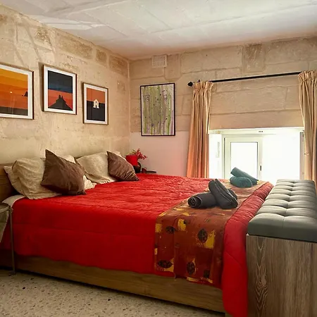Homestay Ensuite With Private Kitchen In A Typical Maltese Townhouse Sliema