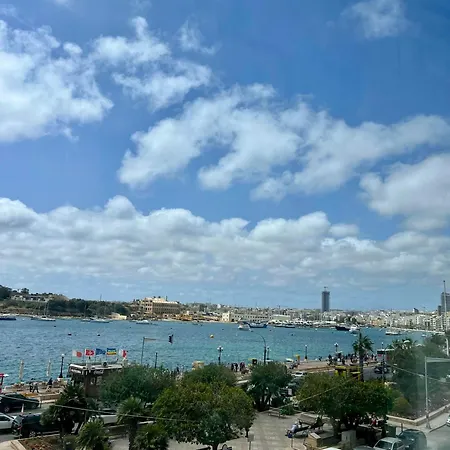 Ensuite With Private Kitchen In A Typical Maltese Townhouse Séjour chez l'habitant *