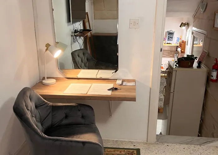 Ensuite With Private Kitchen In A Typical Maltese Townhouse Homestay Sliema